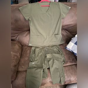 Greys anatomy olive scrubs